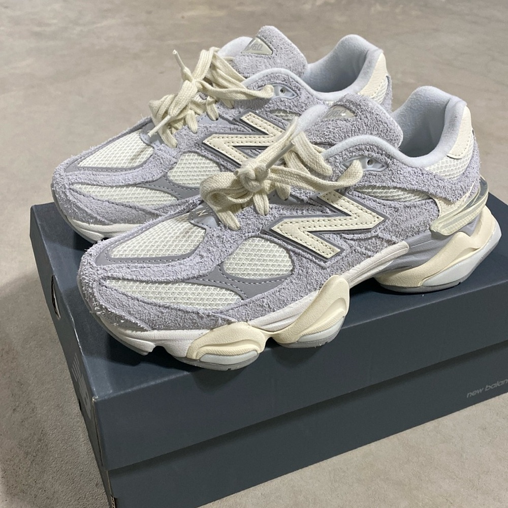 New balance 9060

Brand new 

Men’s size 5.5 /Women’s size 7